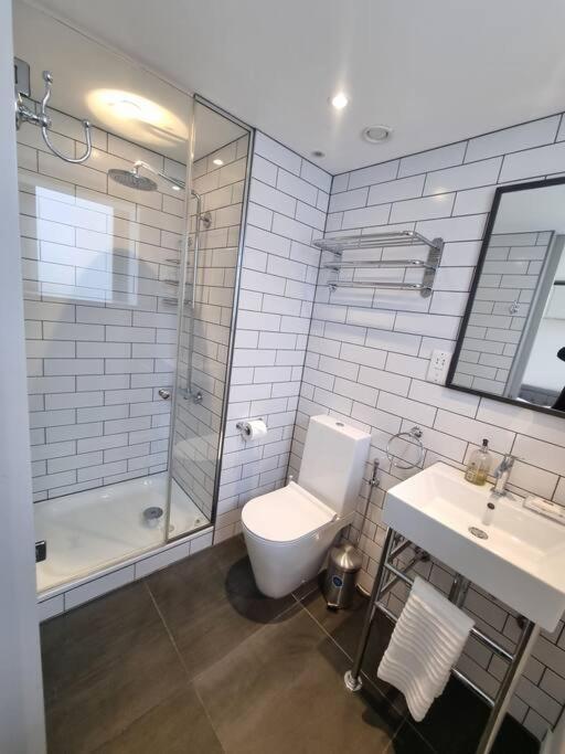 Manhattan Style Apartment In Fulham Londra Dış mekan fotoğraf
